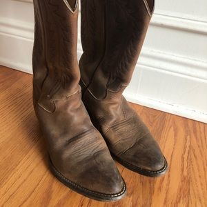 Justin cowboy boots. Women's size 8
